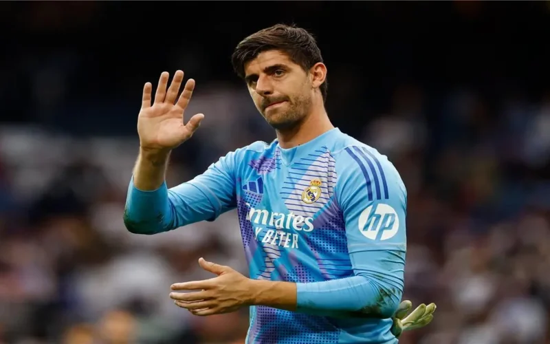 كورتوا يرعب برشلونة.. أداء مذهل لحارس ريال مدريد في نهائي السوبر